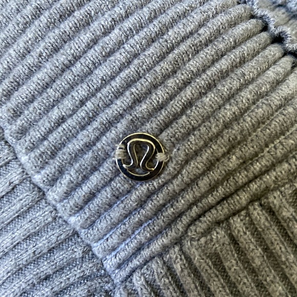 Lululemon “it all lines up” poncho one size grey white striped - Picture 2 of 5